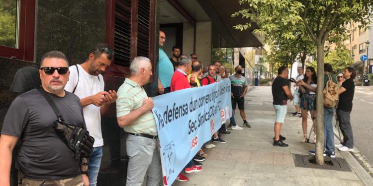 Reunión ‘in extremis’ para evitar la huelga de recogida de basura y limpieza de playas en Vigo