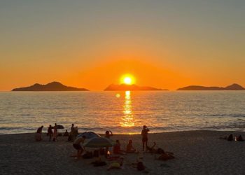 Alerta roja en Vigo tras una noche abrasante a 26 grados: ola de calor extrema en 48 concellos