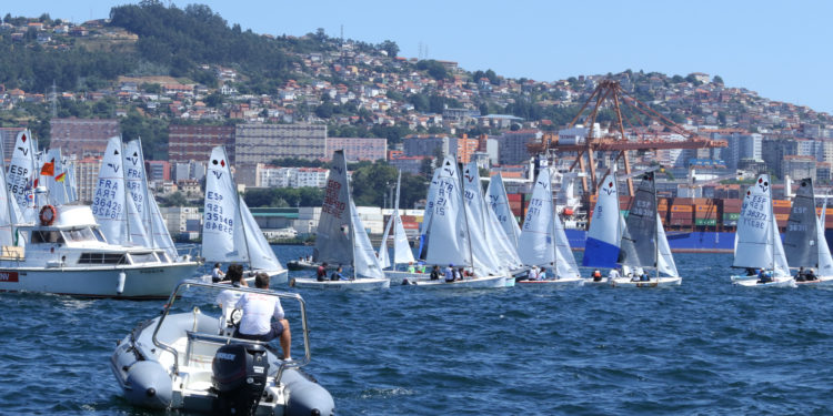 Cabello iguala a puntos con ‘Zampa’y cinco barcos optan al título en el Mundial de Vaurien
