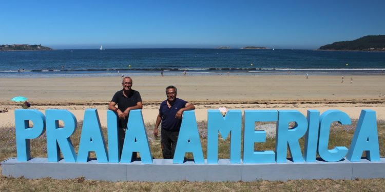 Un «megapunto selfie» desde Praia América con una imagen icónica: Nigrán, Monteferro, Baiona, Estelas…