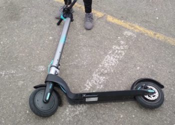 Un usuario de un patinete, atropellado en Vigo por un coche que se dio a la fuga