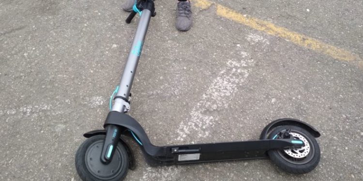 Un usuario de un patinete, atropellado en Vigo por un coche que se dio a la fuga