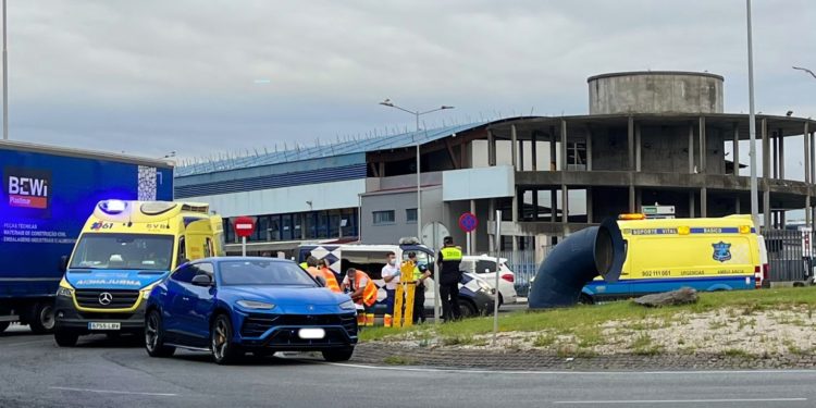 Un motorista, herido tras chocar con el coche de Carlos Mouriño en el puerto de Vigo