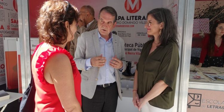 A Feira do Libro de Vigo abre con Domingo Villar na memoria: programa completo e sinaturas
