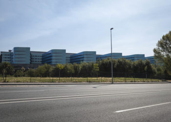 Un accidente entre un autobús y un coche se salda con un herido en Vigo