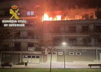 Evacuados a Povisa tras arder por completo su vivienda