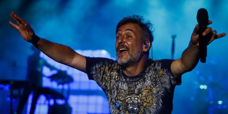 El secreto del magnetismo de Love of Lesbian para desencadenar el entusiasmo de 20.000 fans en Vigo