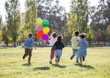 Muchos padres se cuestionan si sus hijos deben realizar tareas en vacaciones