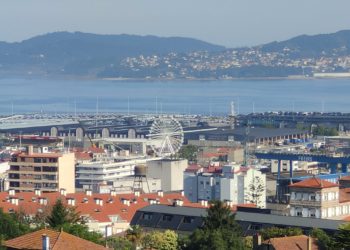 La noria ya se eleva sobre Bouzas para sus fiestas: horarios y precios