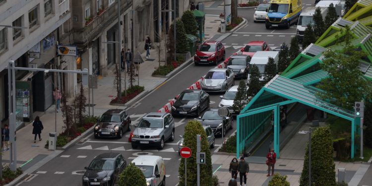 Denunciado un conductor en Vigo por atacar a otro con un bastón tras una discusión de tráfico
