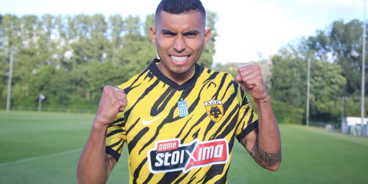 El Celta anuncia la cesión de Orbelín Pineda al AEK Atenas