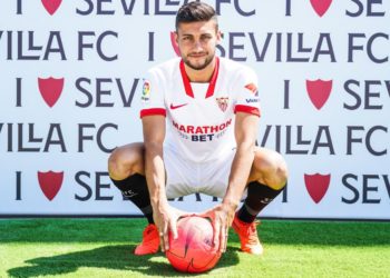 Óscar Rodríguez llega a Vigo para pasar el reconocimiento médico y firmar por el Celta