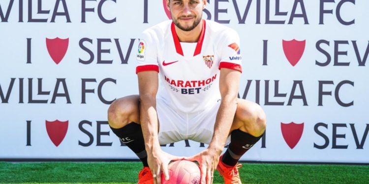 Óscar Rodríguez llega a Vigo para pasar el reconocimiento médico y firmar por el Celta