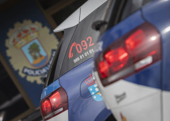 La Policía Local asiste de madrugada a una anciana tras una caída en su domicilio