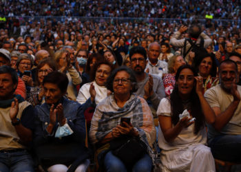 Encuentra una cartera con 3.000 euros en Castrelos tras el concierto de Yatra y la entrega a la policía
