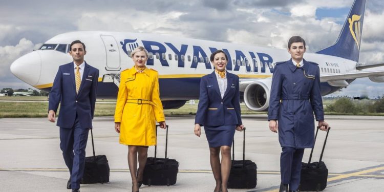 Ryanair recluta personal en Vigo en plena huelga de tripulantes