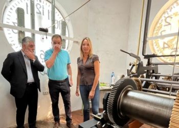 El instituto Santa Irene ya marca las horas: se pone en marcha el histórico reloj de Vigo