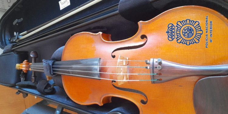Detenido un hombre en Vigo por robar un violín de 7.000 euros e intentar venderlo