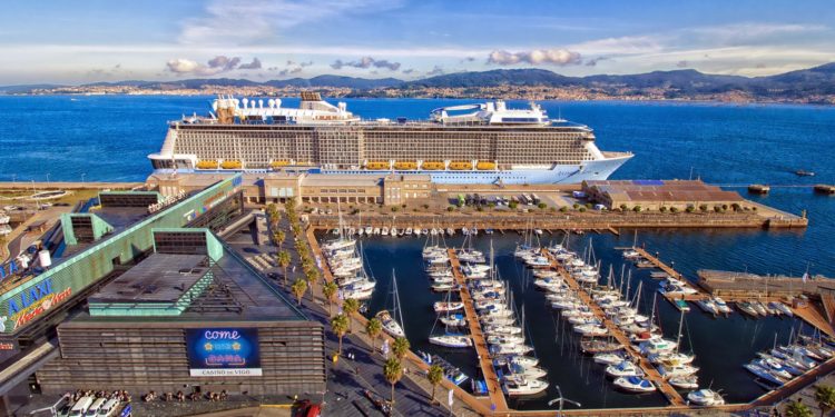 «Himno de los mares» para el resurgir del tráfico de cruceros en Vigo