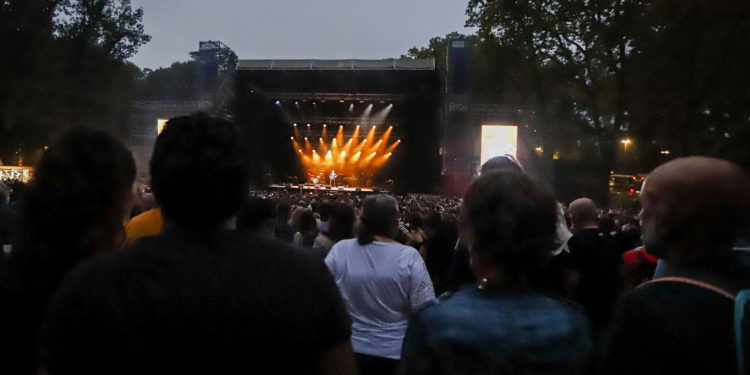 Sting versus Nathy Peluso