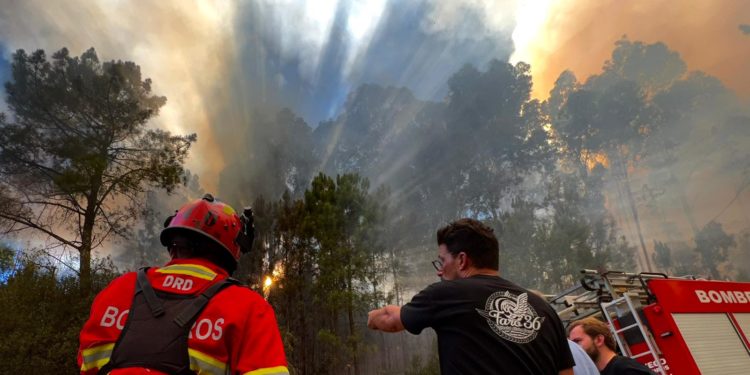 Portugal combate varios incendios en el Minho en el primer día de alerta por la ola de calor