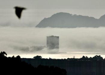 La niebla refresca Vigo: bajan las temperaturas en las Rías Baixas