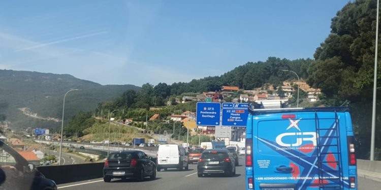 Fuertes retenciones en Rande tras un accidente con cuatro coches implicados