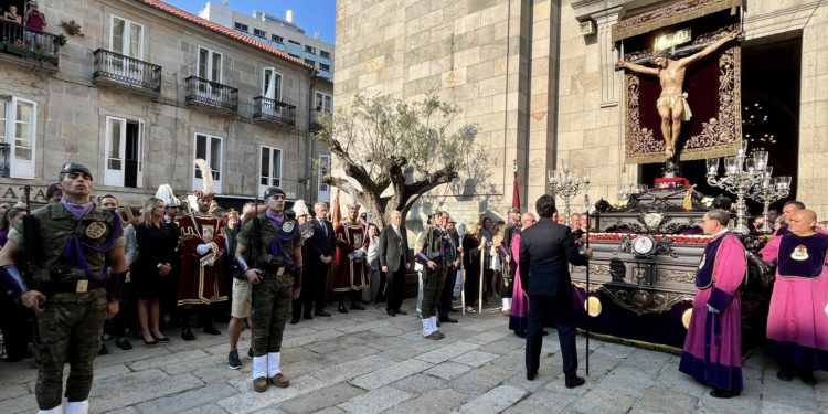 Devoción por el Cristo de la Victoria en Vigo: estreno de Porta do Sol y encuentro Caballero-Rueda