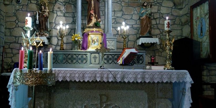 El Obispado de Tui-Vigo apoya al cura de As Neves que descartó a una madrina por concubinato