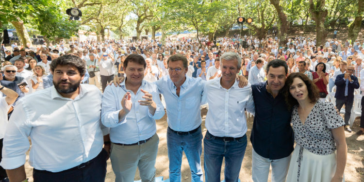 Feijóo vaticina el ocaso de Sánchez y reprocha los «insultos» al PP