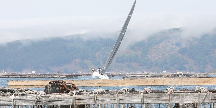 El «Arroutado» da primero en la Regata Rías Baixas