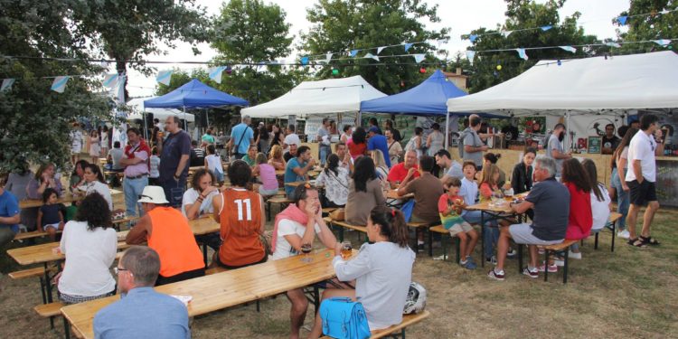 El festival de cerveza artesana de Nigrán arranca con 90 tipos de bebida, foodtrucks, conciertos y juegos