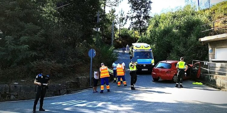 Fallece un conductor que se salió de la vía en Mos
