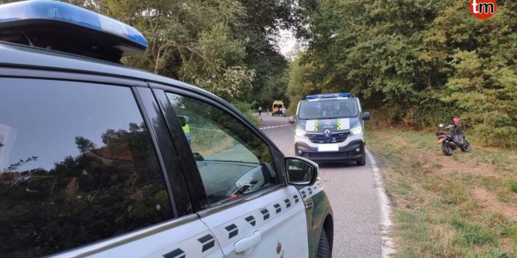 Un motorista muere en Oia al chocar contra una valla