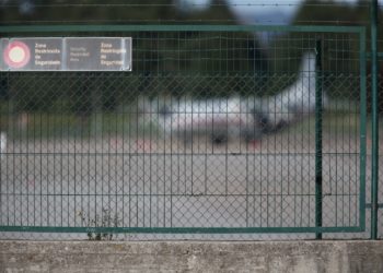 Tapias reta a Caballero a mostrar algún documento que pruebe que la Xunta subvenciona aerolíneas