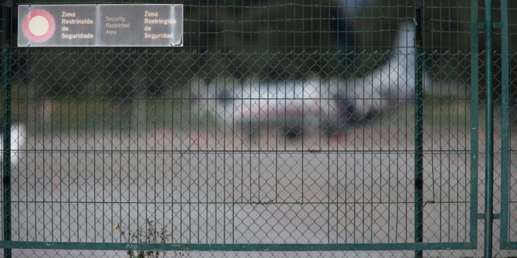 Tapias reta a Caballero a mostrar algún documento que pruebe que la Xunta subvenciona aerolíneas