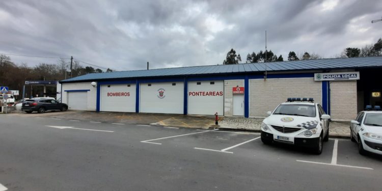 Arde un inmueble junto al campo de golf de Mondariz-Balneario sin causar heridos