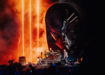Muse publica su nuevo disco, que será estrenado en directo en Vigo
