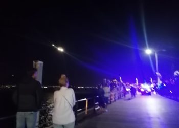 Despliegue policial y de salvamento en el puerto de Vigo por un hombre que se precipitó al mar