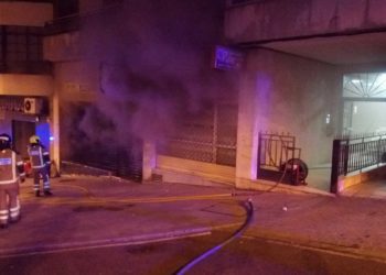 Dos personas evacuadas y un edificio desalojado a causa de un incendio en Vigo