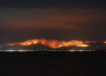 Noche sin tregua por los incendios en Barbanza y Canicouva; controlado en Arbo