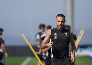 Mingueza firma con el Celta hasta 2026 y el Barcelona se reserva un derecho de recompra