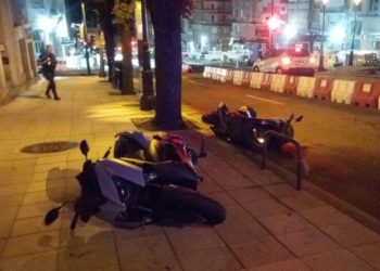Un testigo permite localizar en Vigo a un hombre que tiró al suelo dos motos aparcadas