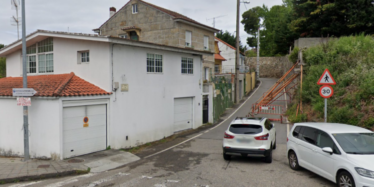 Marea de Vigo urxe melloras no barrio de Freixeiro ante a degradación de beirarúas e pavimentos