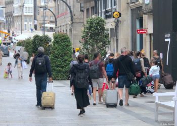 Turistas que vienen y van