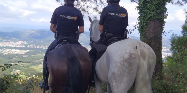 Vigilancia a caballo contra los incendios en cinco áreas de Vigo y Redondela
