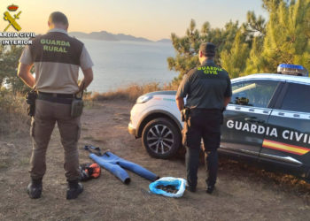 Localizado un furtivo cuando incumplía una condena que le prohibía marisquear