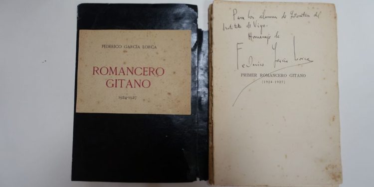 Encuentran en Coruxo un ‘Romancero Gitano’ de 1929 con dedicatoria de Lorca para Vigo