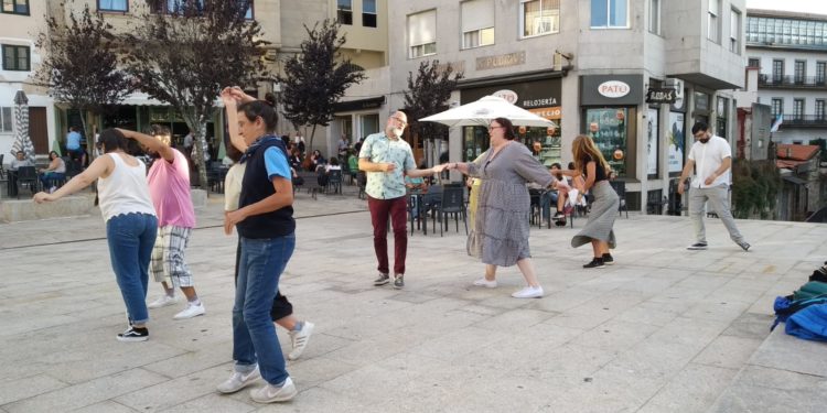 El baile toma las calles de Vigo con actuaciones sorpresa en el centro de la ciudad