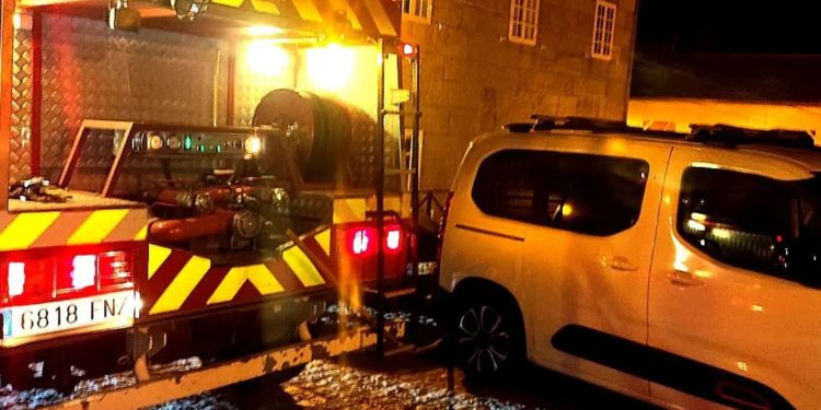 Intoxicado por inhalación de humo tras un incendio en su vivienda